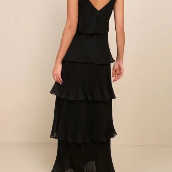 Elegant Nature Black Pleated Sleeveless Tiered Maxi Dress - Picture 5 of 6